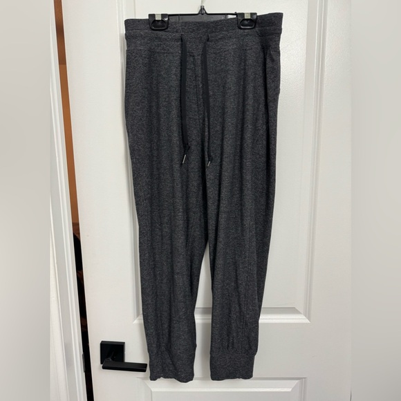 EUC Ready to Rulu High-Rise Cropped Jogger Heathered Raceway Grey/Black Size 8 - Picture 8 of 9